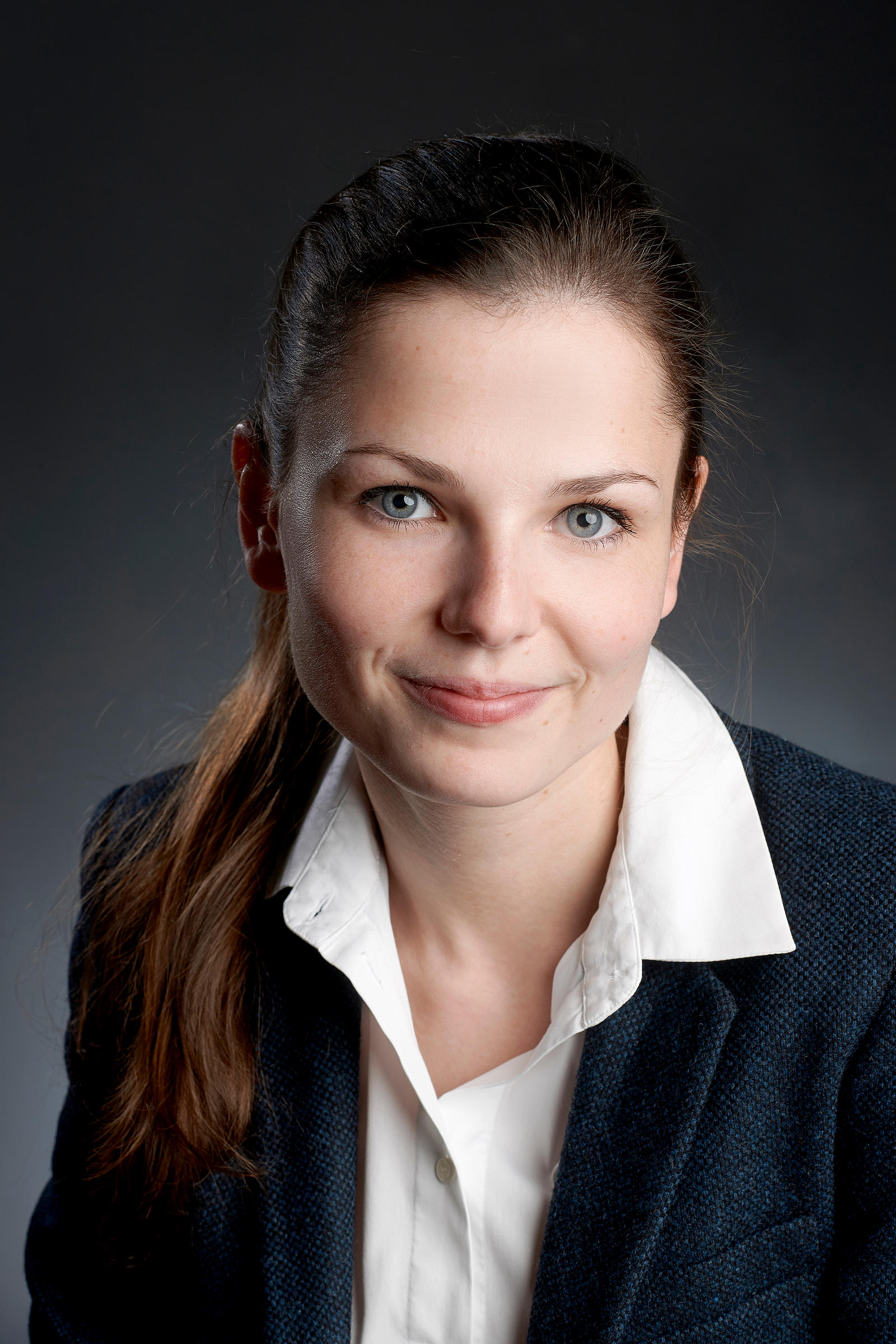 Portraitfoto von Julika Badstieber-Waldt