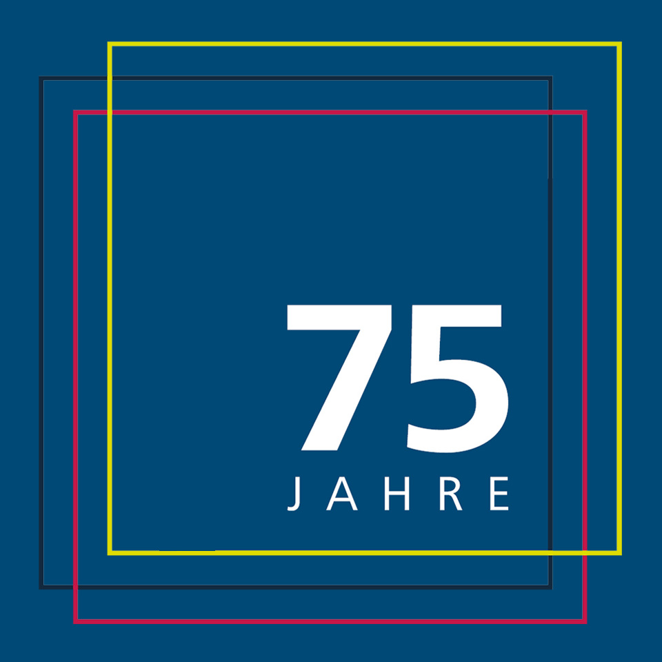 Quadratisches blaues Logo mit Text "75 Jahre"